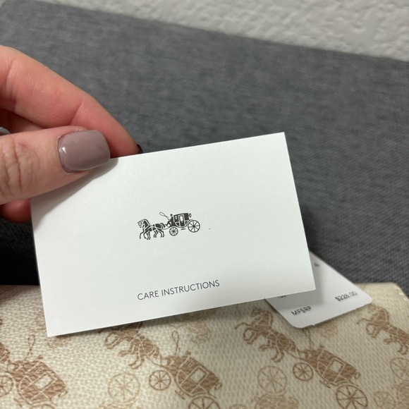 NWT COACH SLIM ACCORDION ZIP WALLET WITH HORSE AND CARRIAGE PRINt CREAM BEIGE - Picture 8 of 11